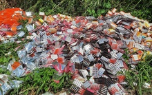 Phát hiện số lượng lớn thuốc, thực phẩm chức năng bỏ ở Bình Chánh