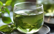 Người Việt có loại nước rẻ bèo là "lăn khử mùi tự nhiên", uống đều giúp cơ thể vừa thơm tho vừa chống viêm, chống nắng