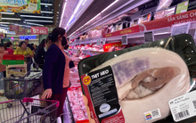 Thịt lợn của C.P Việt Nam đã “rút dần” khỏi kệ hàng siêu thị tại TP.HCM: Người tiêu dùng dè chừng ra sao?