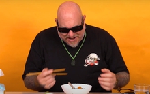 Khách Tây 'phát cuồng' với 1 món bún Việt, vừa thử đã thốt lên: “Đúng là đặc sản bí mật của Việt Nam”