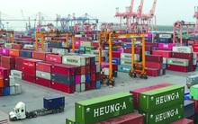 Nhóm 14 cựu lãnh đạo, cán bộ hải quan "ngó lơ" số hàng lậu trị giá hơn 1.800 tỉ đồng