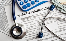 Đã có bảo hiểm nhân thọ, liệu có cần chi thêm tiền mua bảo hiểm sức khỏe?