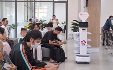 TP HCM: Phường Thủ Đức sử dụng robot để phục vụ người dân đến làm thủ tục hành chính