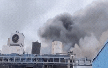 Nổ lớn "xé toang" nhà máy hóa chất khiến ít nhất 50 người thương vong, cứu hộ lật từng mảnh gạch vỡ để tìm người