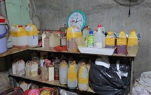 Tp. Hồ Chí Minh: Bắt đường dây 70.000 chai dầu gió giả hoạt động từ năm 2022, sang chiết hóa chất dán nhãn 7 loại dầu con ó nổi tiếng