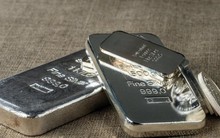 Giá bạc hôm nay 10/7: biến động do áp lực từ đồng bạc xanh và lợi suất trái phiếu Mỹ