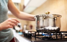 Gia đình 5 người suýt chết khi nấu bếp gas trong phòng điều hòa