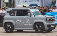 Hai chiếc VinFast VF 3 'đốt lốp' khét lẹt, có trang bị như xe đua: Thứ quan trọng nhất vẫn nguyên bản