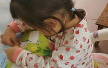 Giao con cho chồng dạy dỗ, vợ bất ngờ khi cho con đi học mầm non, cô giáo hỏi: "Gia đình dạy như nào mà cháu phát triển tốt quá?"