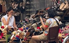 Sau 1 tháng đóng cửa im ỉm, hàng quán trên phố cổ Hà Nội mở bán trở lại