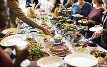 Chi 150.000 đồng mua suất buffet, người phụ nữ bị chủ nhà hàng mắng thậm tệ: “Bỏ tiền ít mà ăn tận 10 món là quá nhiều”