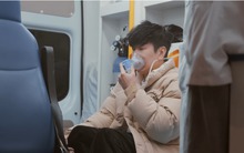 1 nam ca sĩ công khai bệnh hiểm nghèo ngay trên sân khấu, 100.000 khán giả như chết lặng