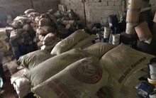 Nhận tin mật rồi đột kích 3 kho hàng, công an triệt phá đường dây sản xuất phân bón giả, tịch thu một loạt hóa chất hết hạn quy mô hơn 17 tỷ đồng