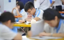 Nhận xét đề thi ĐH quá dễ, nam sinh vừa ôn tập vừa làm công nhân nhận số điểm không ai ngờ đến: Bật khóc ngay tại công trường