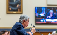 Tổng thống Trump đe doạ sa thải Chủ tịch Fed khiến thị trường 'dậy sóng': Cả thế giới sẽ chịu rủi ro lớn thế nào nếu Fed không độc lập với chính phủ?