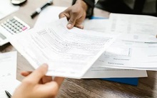 Mua thẻ bảo hiểm sức khỏe hạn mức 250 triệu đồng/năm, người phụ nữ chỉ được chi trả 60 triệu sau khi nằm viện, tư vấn viên giải thích: “Do thẻ có giới hạn thanh toán"