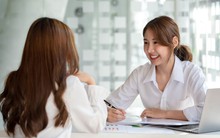 Sếp hỏi “Khi nào bạn có thể bắt đầu làm việc?”, ứng viên thường nhanh nhảu "ngay lập tức", người EQ cao khéo léo, được đánh giá chuyên nghiệp, trúng tuyển ngay