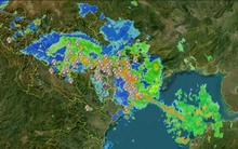 Bão chưa vào, miền Bắc đã dông lốc gió giật