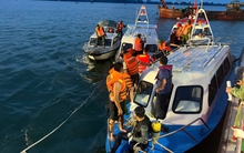 Vụ lật tàu Vịnh Hạ Long: Bé trai thoát chết thần kỳ sau 4 giờ mắc kẹt trong khoang kín