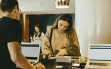 Chuyên gia khuyên: Đi du lịch hãy LÀM ĐIỀU NÀY NGAY khi nhận phòng khách sạn