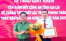 Cụ bà U70 nộp tiền vào tài khoản ngân hàng, nhân viên Agribank đọc nội dung chuyển khoản liền ngừng giao dịch và được trao bằng khen