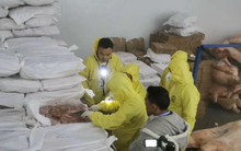 Theo dõi suốt 1 tháng, đột kích nhà máy sản xuất thịt bẩn doanh thu 1,5 tỷ đồng: Đã bán hơn 30 tấn thịt bệnh "chất thành núi" chỉ trong 1 năm