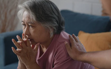 Cụ bà U80, lương hưu 40 triệu đồng/tháng, 2 con đi du học, thành đạt hơn người nhưng tuổi già chẳng yên lòng: "Nếu thời gian quay lại, tôi sẽ không làm 1 điều"