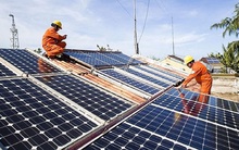 Lắp điện mặt trời mái nhà, hộ gia đình được hỗ trợ tiền, lãi suất vay ngân hàng