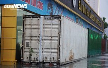 Người dân Quảng Ninh thuê dàn container, xe tải chặn trước cửa ứng phó bão Wipha