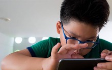 Trẻ bị cấm dùng điện thoại và trẻ được chơi điện thoại thoải mái lớn lên sẽ có 3 khác biệt vô cùng rõ ràng