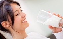 Uống sữa bảo vệ và ngăn ngừa tắc mạch máu nhưng khi uống cần lưu ý 3 điều để bảo vệ dạ dày, giảm cholesterol