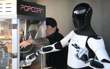 Tesla ra mắt trạm sạc với phong cách độc lạ, mỗi tội robot Optimus xúc bỏng ngô mà vãi như trẻ con học dùng thìa