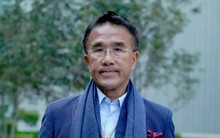 Tỷ phú tuyên bố “người nghèo không giàu được vì họ lười biếng”, sau 2 ngày xuống phố dọn rác, ăn bữa ăn giá gần 50.000 đồng liền hối hận: “Chăm chỉ cũng không đủ sống”