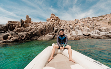 Nam ca sĩ Việt sốc vì bố mẹ ly hôn: Tuổi 43 chưa lấy vợ, du lịch khắp thế giới, ở toàn resort sang