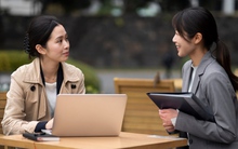 "Thấy 50 ngàn đồng và 500 ngàn đồng rơi dưới đất, bạn sẽ nhặt tờ nào?" - Câu trả lời táo bạo của ứng viên khiến nhà tuyển dụng "tâm phục khẩu phục"