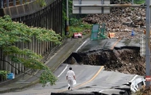 Nhật Bản: Khoảng 300 người mắc kẹt do lở đất