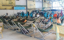 Cà phê võng phiên bản plus: Chỉ 30.000 đồng mà vừa uống nước, vừa sạc xe điện, vừa có chỗ tắm đang gây sốt ở TP.HCM