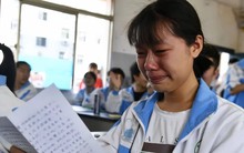 Nữ sinh nhận được giấy báo đỗ đại học danh tiếng, đóng học phí nhập học được 2 tháng thì nhà trường tuyên bố: “Em không đủ điều kiện vào trường”