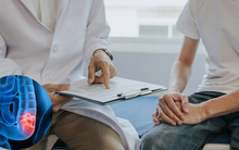 Thầy giáo bất ngờ phát hiện mắc ung thư giai đoạn cuối: Bác sĩ chỉ ra 2 sai lầm "chí mạng"