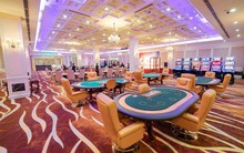 Lỗ đầm đìa 6 năm liên tục, công ty sở hữu casino lớn nhất Hạ Long bất ngờ có lãi, cổ phiếu tăng trần 3 phiên liên tục