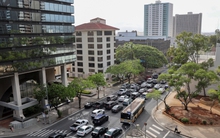 Chạy sóng thần lịch sử, người dân, du khách ở Hawaii thức trắng đêm trong xe