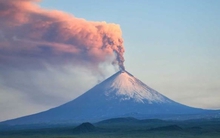 Núi lửa cao nhất Âu - Á phun trào sau trận động đất: Nga thông tin mới nhất