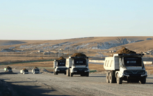 Phát hiện 100 xe tải Trung Quốc không buồng lái, không người lái, hoạt động liên tục 24/7, bí mật khai thác kho báu chưa từng có