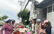 Vải thiều đại hạ giá tại TPHCM