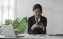 Biết là ứng dụng lừa đảo nhưng vẫn cài đặt, cô gái đợi tài khoản mất 500 triệu đồng mới báo cảnh sát thì được khen nhanh trí