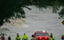 Mỹ: Lũ quét qua khu cắm trại, 23 bé gái bị nước cuốn phăng