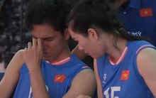 VĐV bóng chuyền nữ Việt Nam bật khóc, nhận tiền thưởng lớn hậu VTV Cup