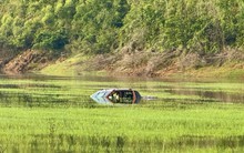 Quảng Ninh: 2 vợ chồng trẻ tử vong thương tâm khi xe ô tô bán tải bị ngập nước