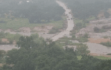 Video cho thấy cảnh tượng lũ quét nhấn chìm con đường chỉ trong vài phút, cộng đồng mạng hoảng sợ