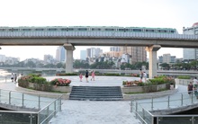 Người dân Hà Nội thích thú với diện mạo mới của hồ Hoàng Cầu sau một năm cải tạo